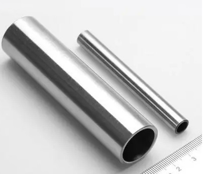 ASTM A335 P5 P91 A213 T5 T91 DN200 SCH40 니켈 합금 이음매 없는 관